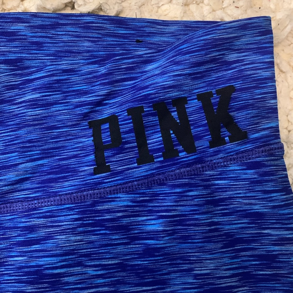 Victoria’s Secret PINK Blue Print Capri Leggings Yoga Pants w Black Logo Medium - Picture 3 of 4